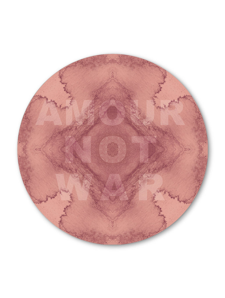 AMOUR NOT WAR : ROUND WALL ART