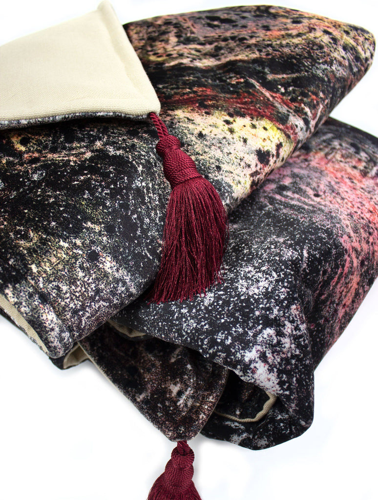 FLOWER OF LIFE VELVET THROW : NOIR SOLAR