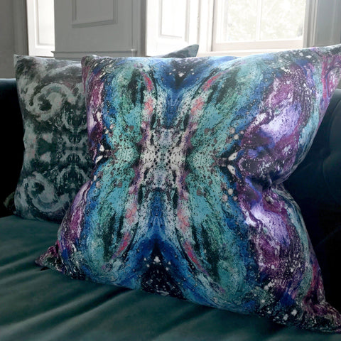 CONSCIOUSNESS CUSHION : VIOLET NOIR