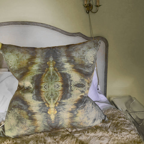 BUTTERFLY EFFECT CUSHION : MAGIC NOIR