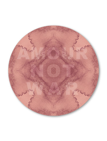 AMOUR NOT WAR : ROUND WALL ART